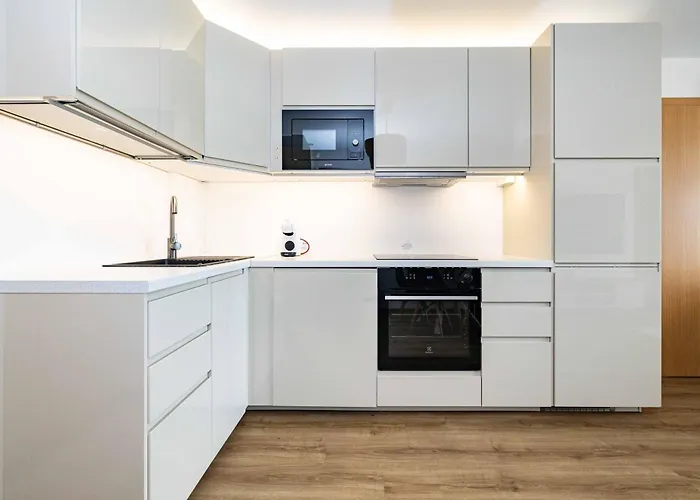 Mano Sventove, By Cohost * פלאנגה