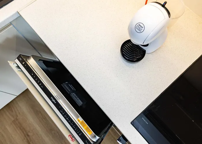 Mano Sventove, By Cohost פלאנגה