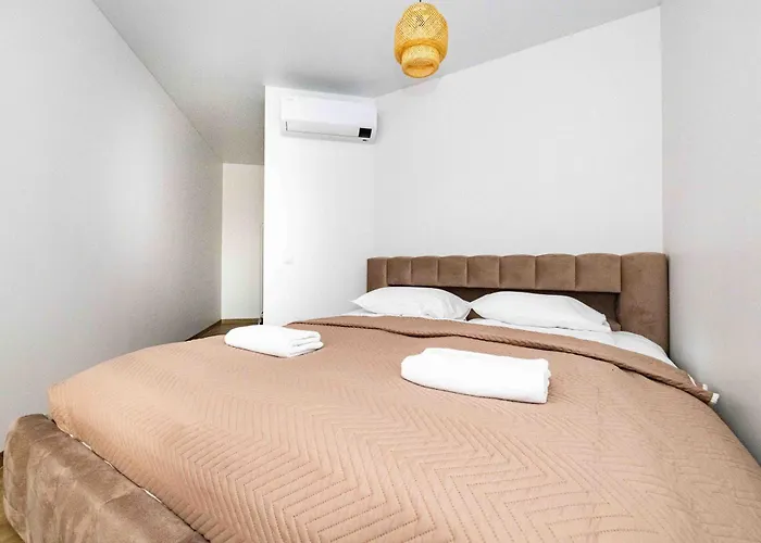 Mano Sventove, By Cohost * פלאנגה